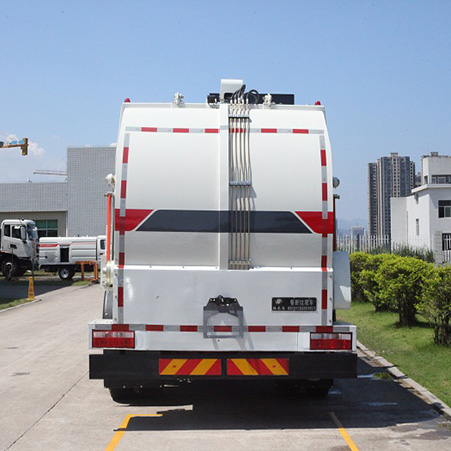 Que deviennent les déchets à l'intérieur d'un camion poubelle ?