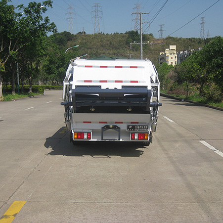 Découvrez la conception et la fonctionnalité de l'arrière d'un camion poubelle